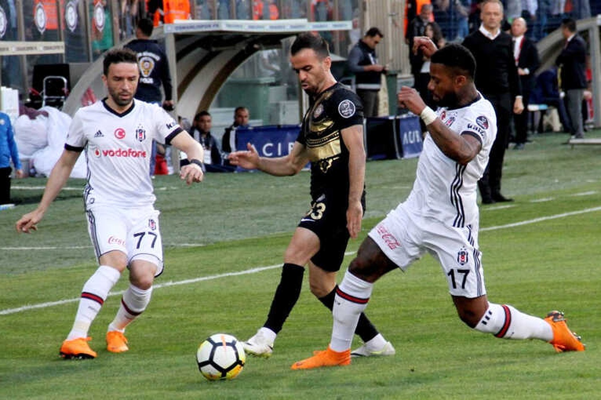Spor Toto Süper Lig: Osmanlıspor: 1 - Beşiktaş: 0 (İlk Yarı)