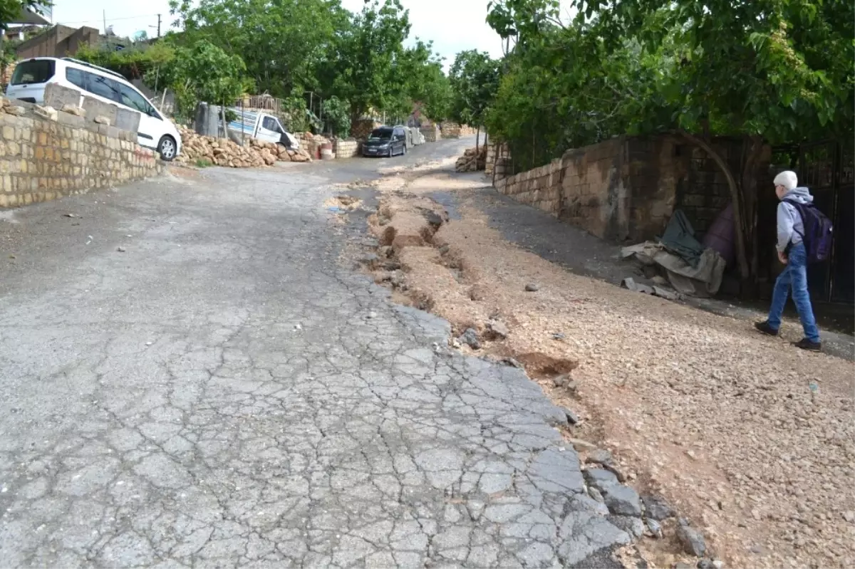 Yeşilli\'de Etkili Olan Yağışlar Alt Yapı ve Üst Yapıya Büyük Zarar Verdi