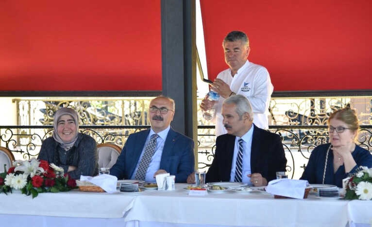 Aydın\'nın Mülki İdare Amirleri Kuşadası\'nda Bir Araya Geldi