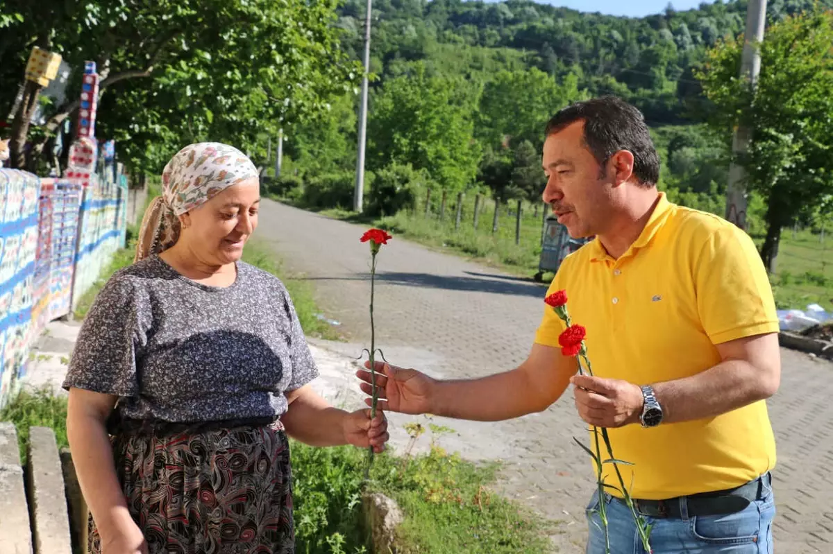 Başkan Gebeş Anneleri Unutmadı