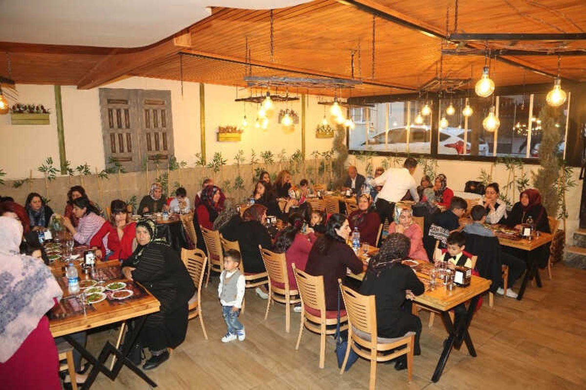 Başkan Özkan\'dan Şehit ve Gazi Annelerine Özel Kutlama