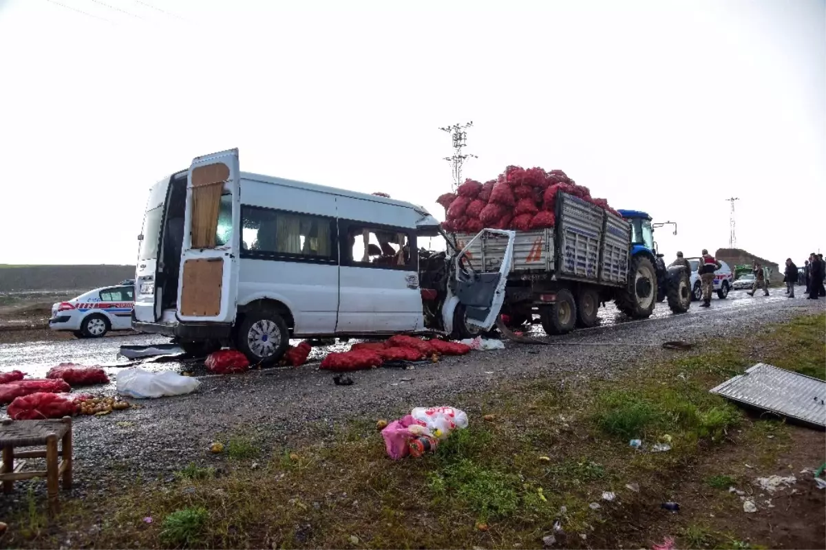 Bitlis\'te Trafik Kazası: 2 Ölü, 10 Yaralı