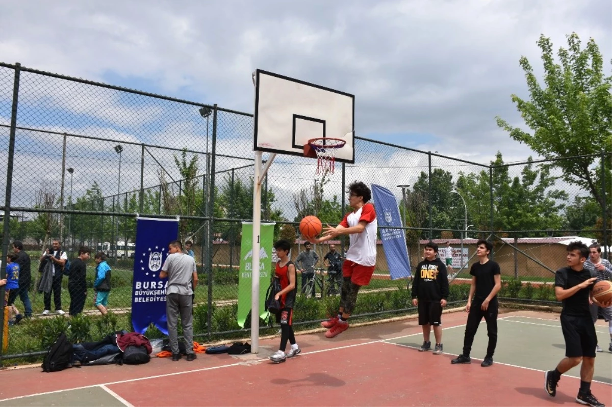 Bursa\'da Sokak Basketbolu Heyecanı