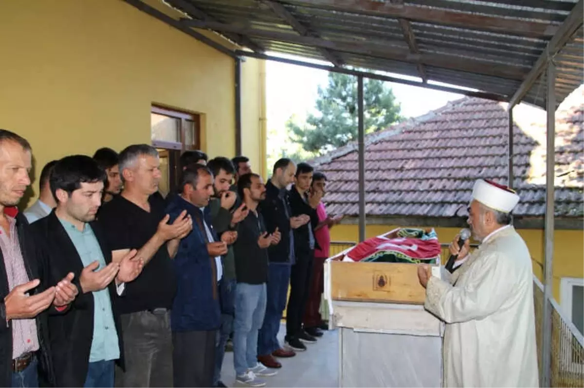 Cenazede Çıkan Kavgada Ölen İmam Son Yolculuğuna Uğurlandı