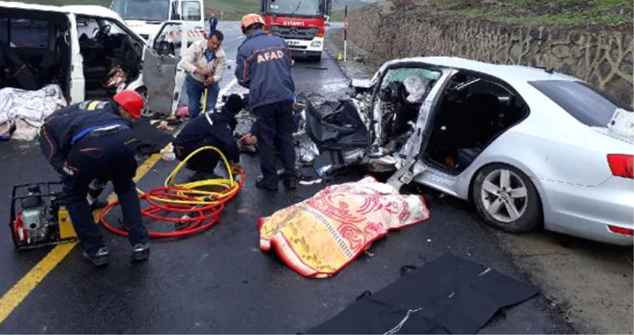 Erzurum\'da İki Araç Kafa Kafaya Çarpıştı: 1\'i Çocuk 5 Ölü