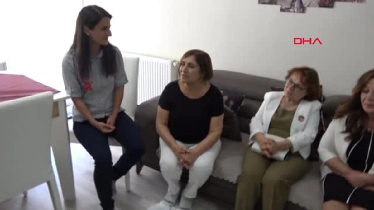 İzmir-Kılıçdaroğlu\'nun Eşi Şehit Annelerini Ziyaret Etti