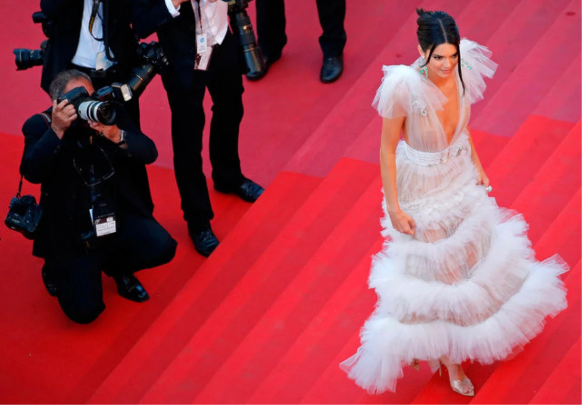 Kendall Jenner, Transparan Kıyafetiyle Cannes Film Festivali\'ne Damga Vurdu