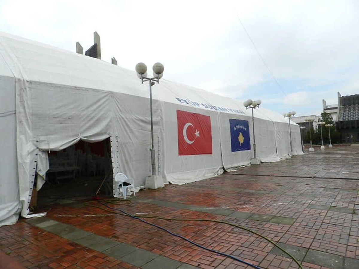 Kosova\'da Dev İftar Çadırı Ramazan\'a Hazır