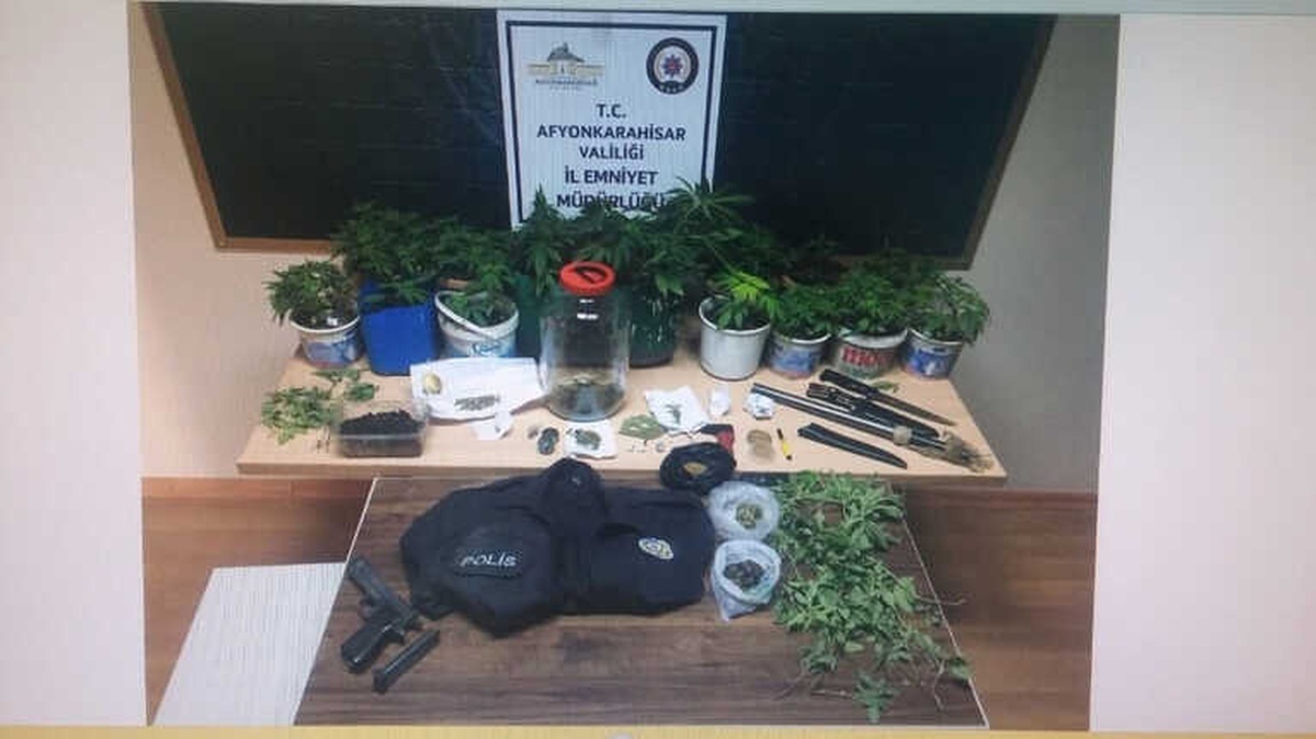 Polisten 11 Adrese Uyuşturucu Operasyonu, 8 Gözaltı