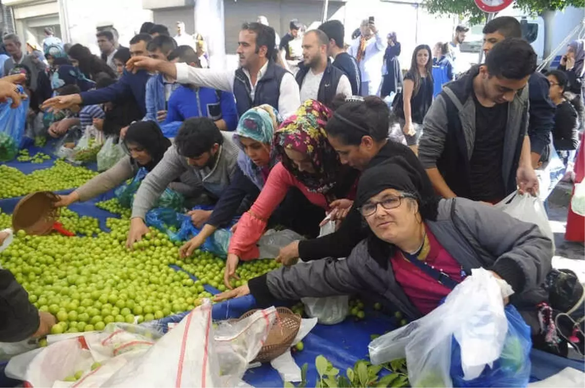 Ramazan Ayı Öncesi Sebze ve Meyveyi Bedava Dağıttı