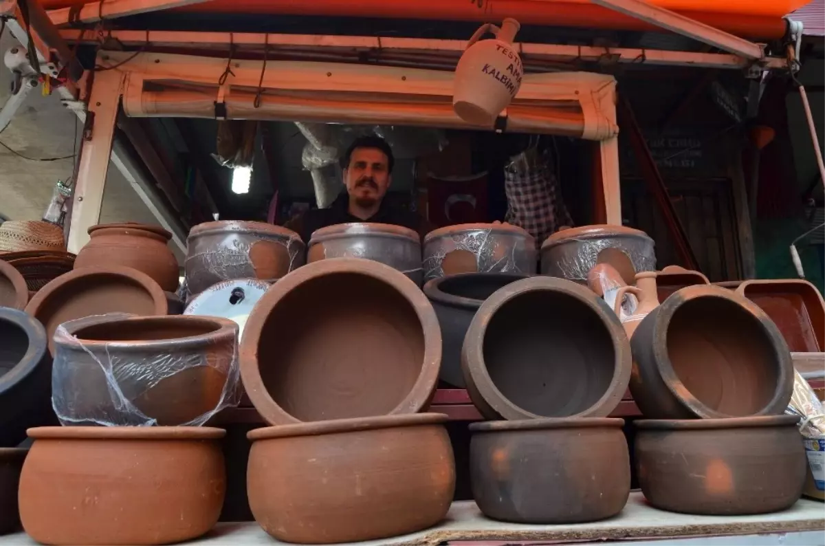 Ramazan Öncesi Güveçler Tezgahlarda Yerini Aldı