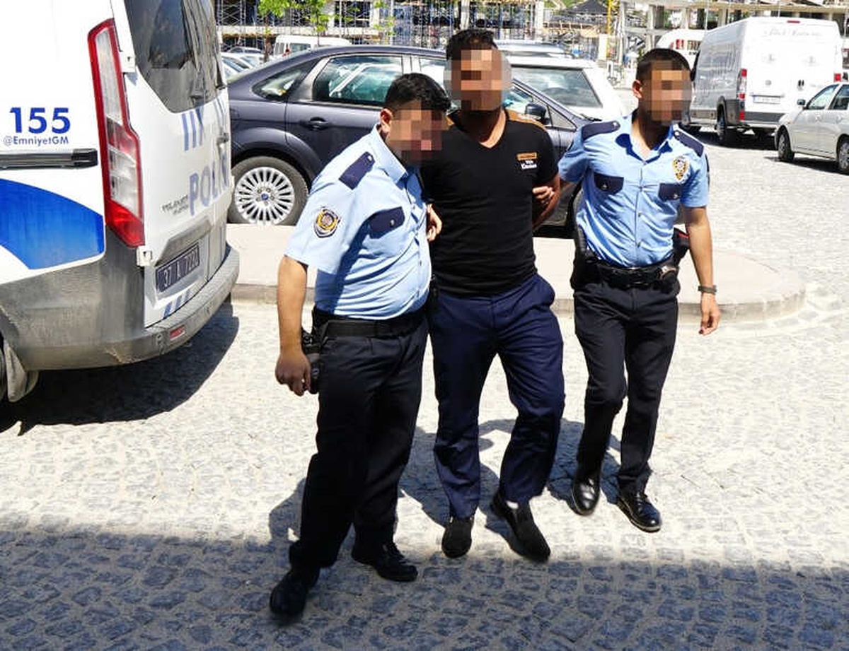 Tartıştığı Eşini 17 Yerinden Bıçaklayan Zanlı, Adliyeye Sevk Edildi