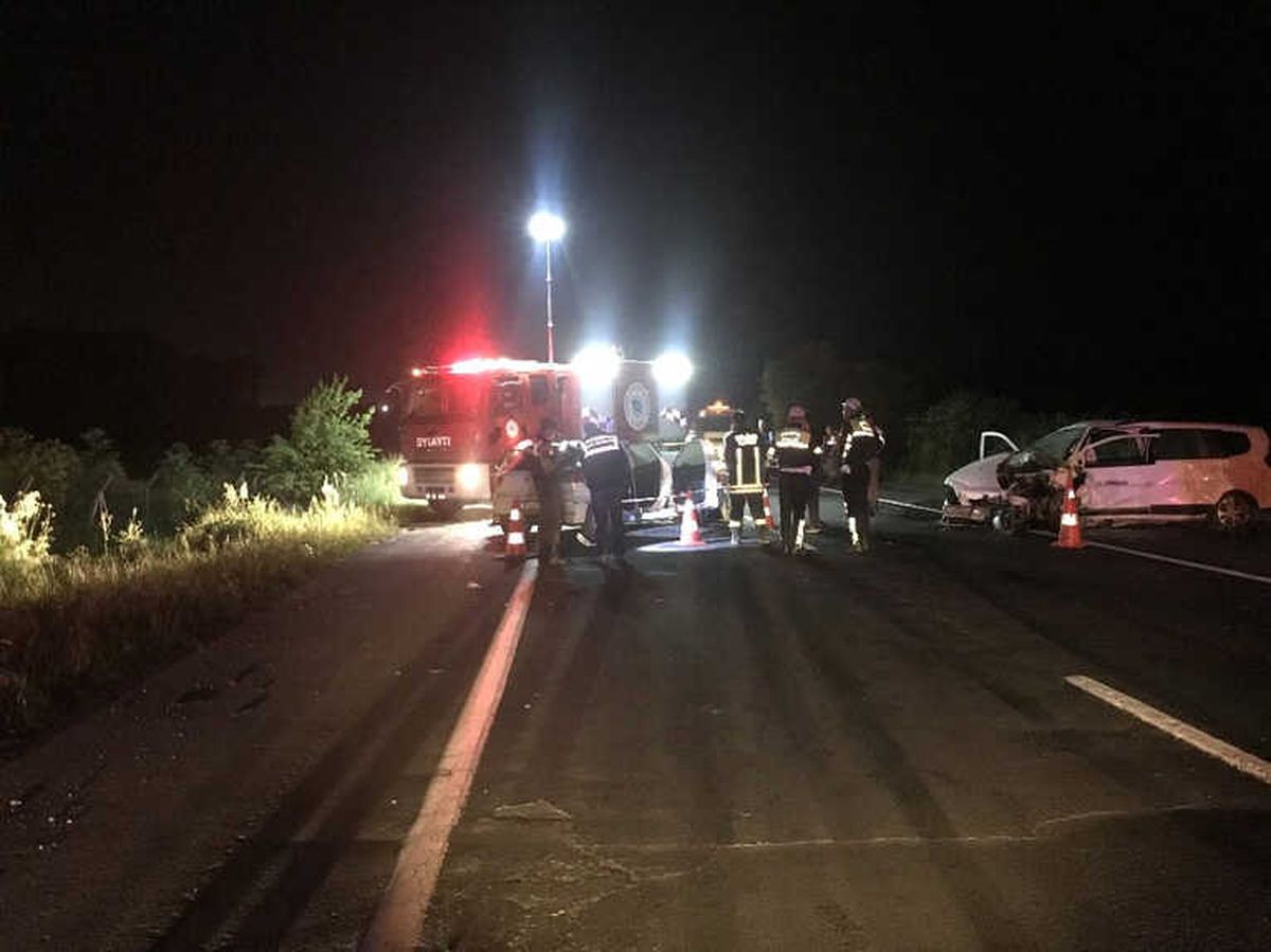 Tekirdağ\'da Otomobiller Çarpıştı: 2 Ölü, 1 Yaralı