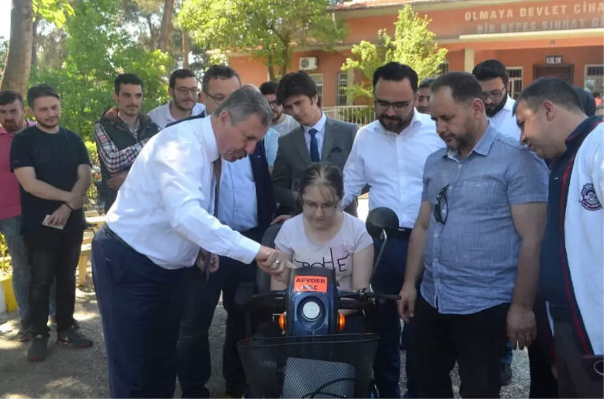 AK Parti\'li Özdağ Engelli Vatandaşların Yüzünü Güldürdü