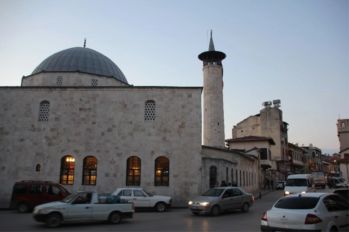 Anadolu\'nun İlk Camisinde Teravih Namazı Kılındı