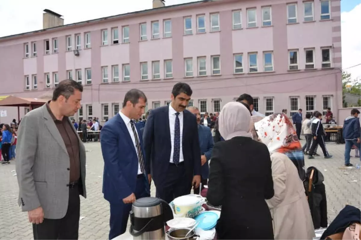 Aşkale\'de Yetim Çocuklar Yararına Kermes Düzenlendi