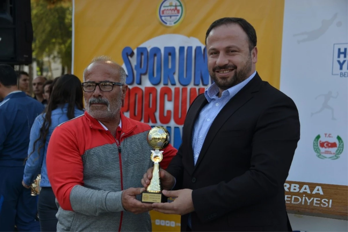 Erbaa\'da Okul Sporları ve Okullar Ligi Kupaları Törenle Verild.