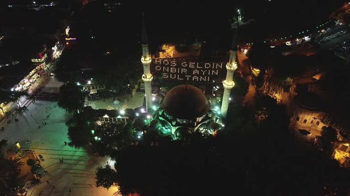 Eyüp Sultan\'da İlk Teravih Heyecanı