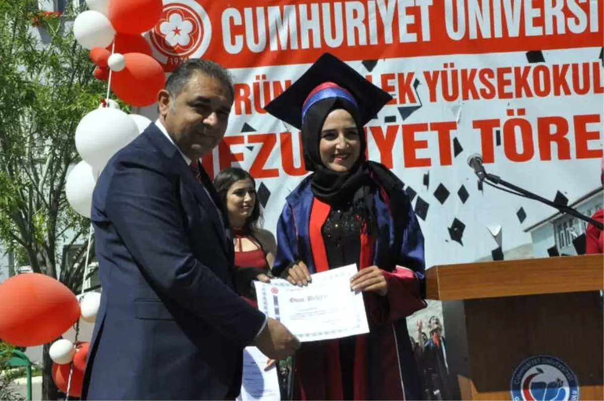 Gürün Myo\'da Mezuniyet Heyecanı