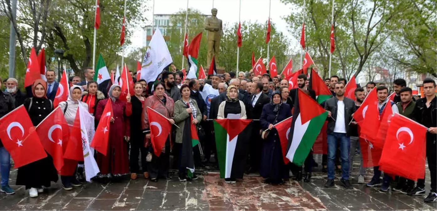 İlk Olarak İstiklal Marşı\'nı Okumayı Öğrendi