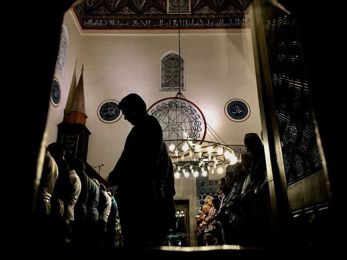 İlk Teravih İçin Camilere Akın Ettiler
