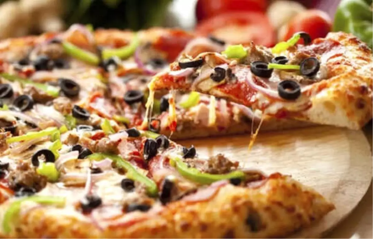 İzmirli Pizza Pizza\'nın Tamamı Satılıyor