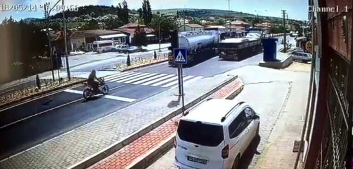 Motosikletli Astsubay Tıra Böyle Çarptı