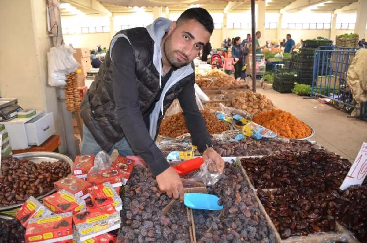 Ramazan Öncesi Piyasada Hurma Bolluğu