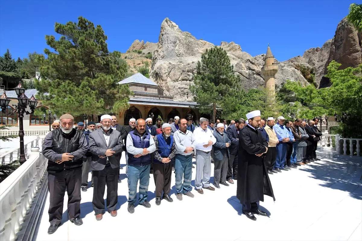 Şehit Filistinliler İçin Gıyabi Cenaze Namazı