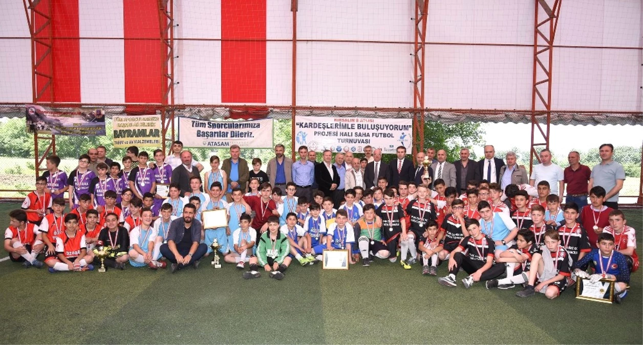 Tekkeköy\'de Kırsalın 8 Atlısı Futbol Turnuvası Tamamlandı