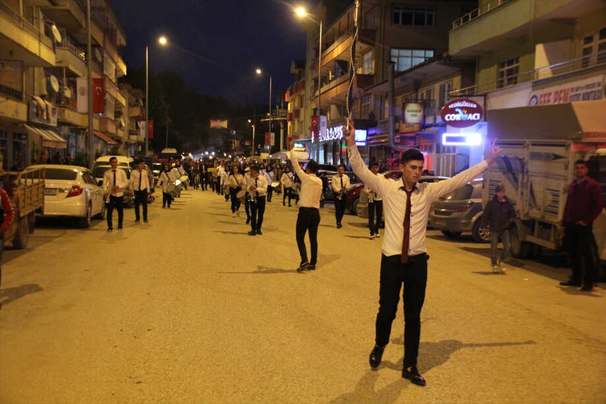 Yığılca\'da Fener Alayı ve Gençlik Yürüyüşü