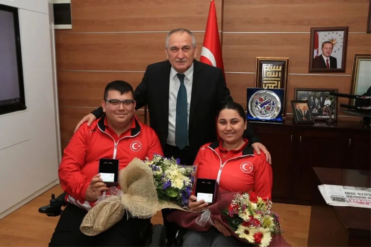 Başkan Yılmaz, Milli Sporcuları Altınla Ödüllendirdi