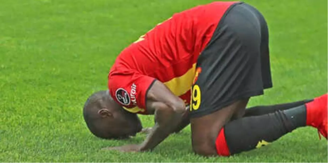 Demba Ba Galatasaray Maçına Oruçlu Çıkacak