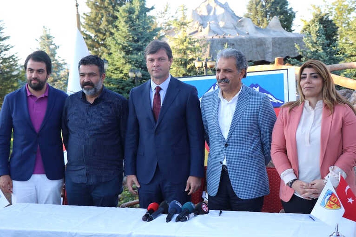 Ertuğrul Sağlam, Kayserispor ile 3 Yıllık Sözleşme İmzaladı