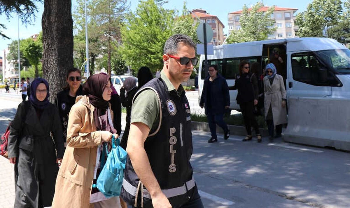 Fetö Şüphelisi 8 Kişi Adliyeye Sevk Edildi
