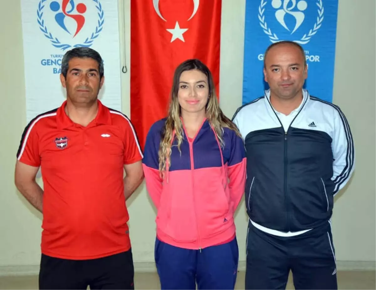 Gaziantep Polisgücü Sporcularından Gazişehir\'e Destek