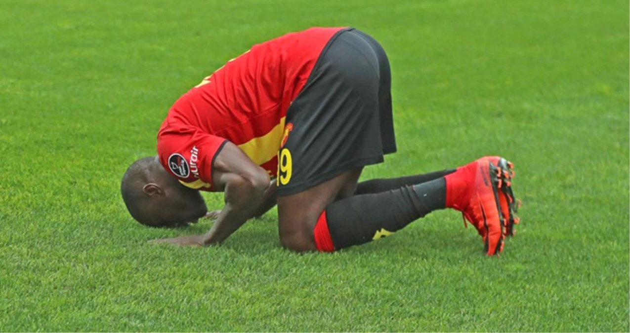 Göztepeli Demba Ba, Galatasaray Maçına Oruçlu Çıkacak