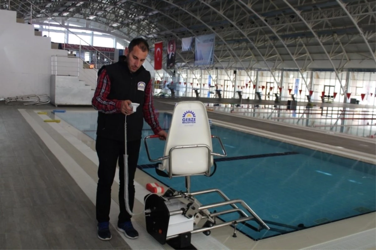 Olimpik Yüzme Havuzuna Engelli Asansörü