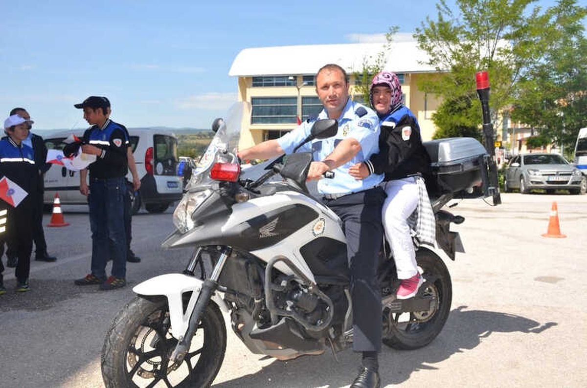 Özel Günlerinde Motosikletle Tur Atarak Toma\'dan Su Sıktılar