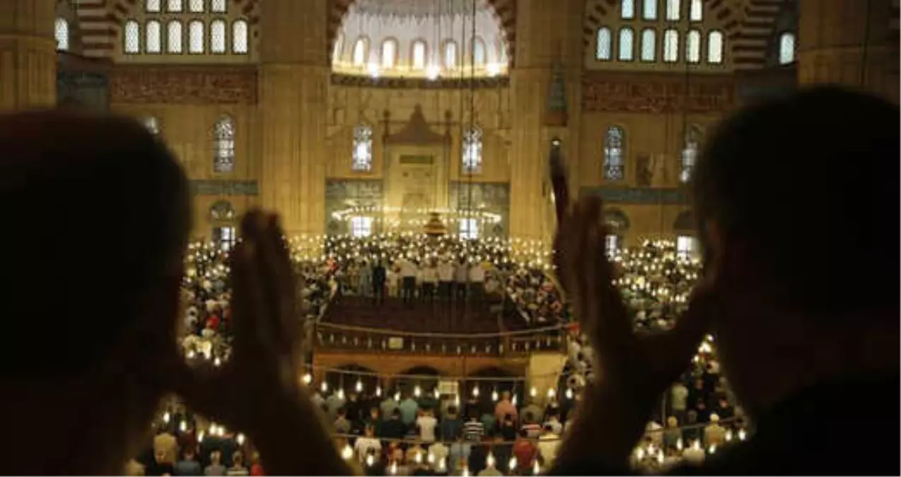 Teravih Namazı Nasıl Kılınır? Teravih Namazı Kaç Rekattır? Teravih Namazı Farz mı?