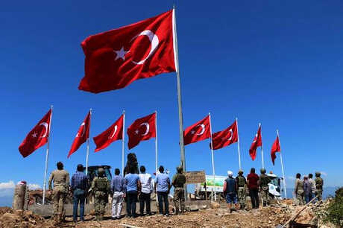 9 Şehit Verilen Tepeye 9 Türk Bayrağı Dikildi