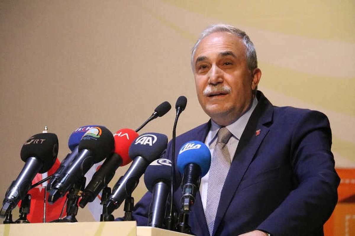 Bakan Fakıbaba Hibe Alan Şirketlere Temsili Çek Takdim Etti