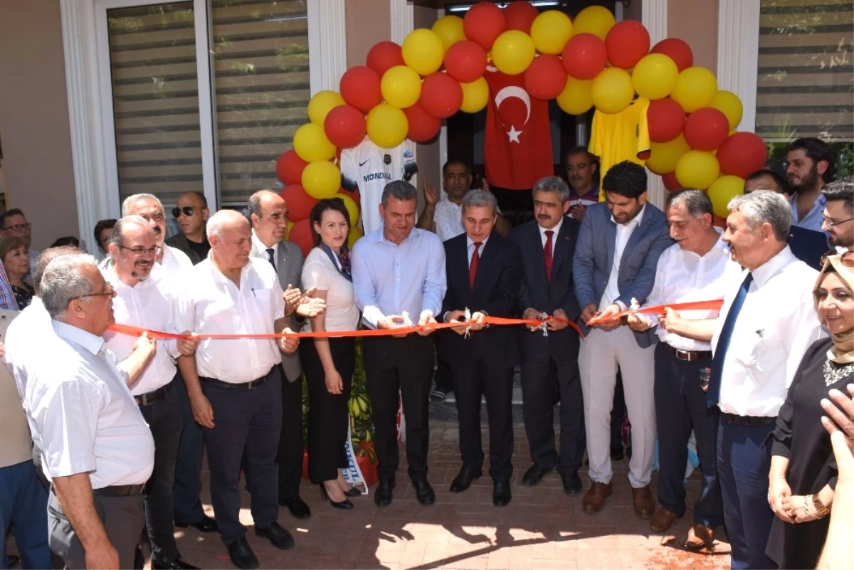 Başkan Alıcık, Malatya Kültür ve Dayanışma Derneğinin Açılışına Katıldı