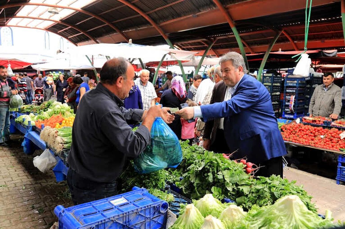 Başkan Palancıoğlu Perşembe Pazarı\'nda