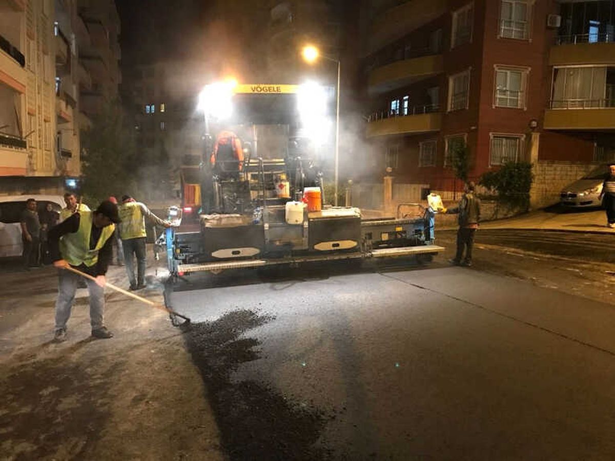 Batman\'da Ramazan Dolayısı ile Asfalt Serimi Gece Yapılıyor