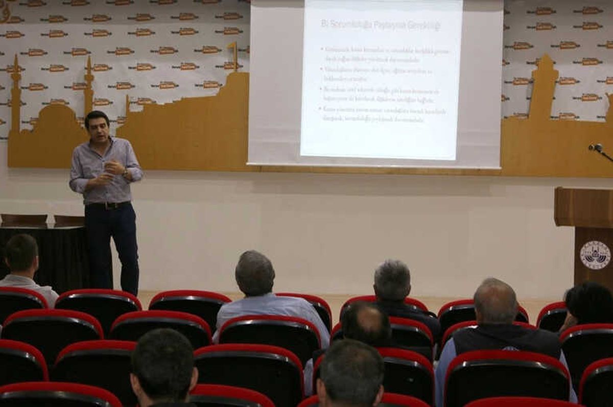 Belediye Personeline \'Kamu Yönetiminde Halkla İlişkiler\' Semineri