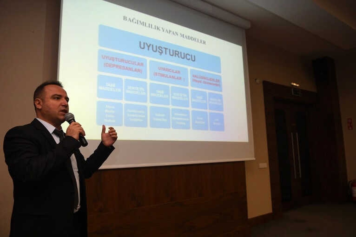 Belediye Personeline Uyuşturucu Semineri