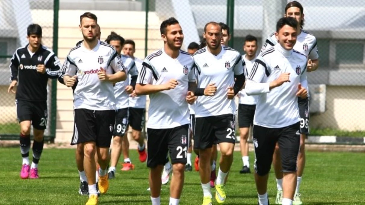 Beşiktaş Burak Yılmaz ve Demba Ba ile Prensipte Anlaştı