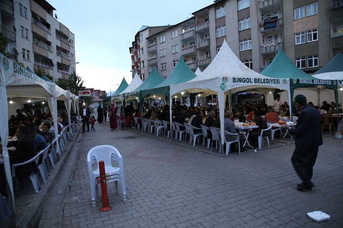 Bingöl\'de Her Gün 2 Bin Kişiye Sıcak Aş