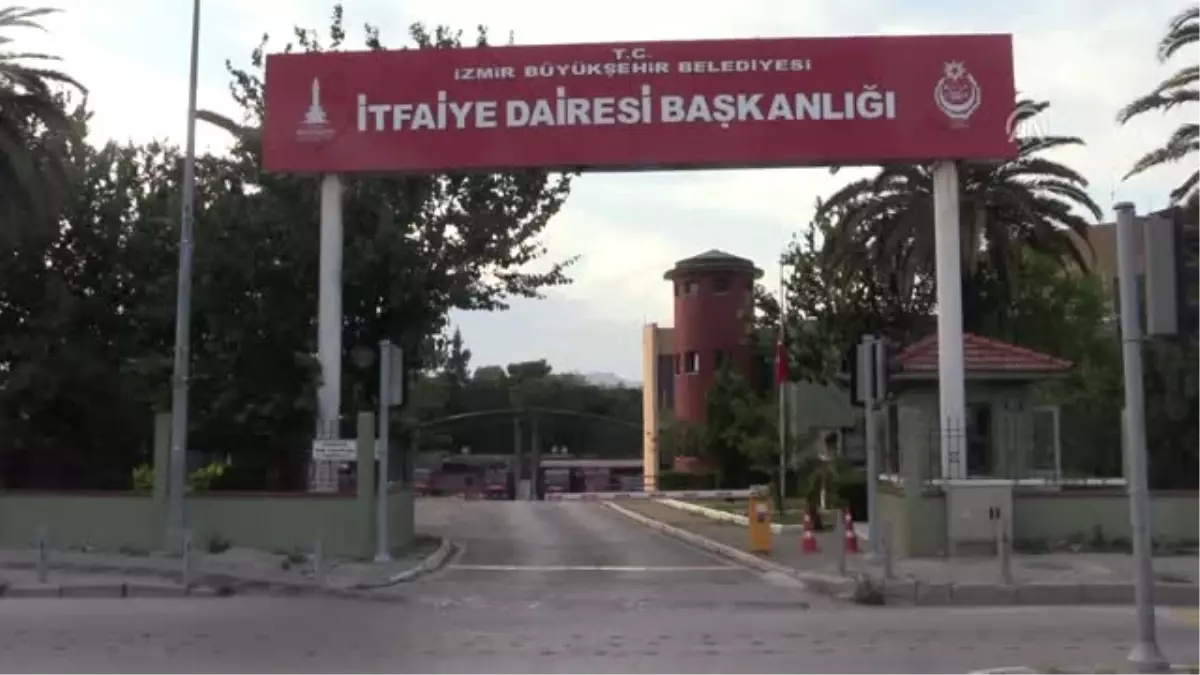 Bir Kulakları Ezanda, Diğer Kulakları Telsizde Oruç Açtılar